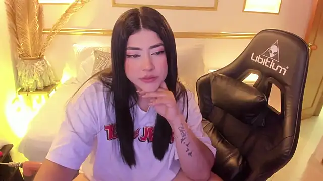 lucy26  online show from January 2025 05:11:02 AM