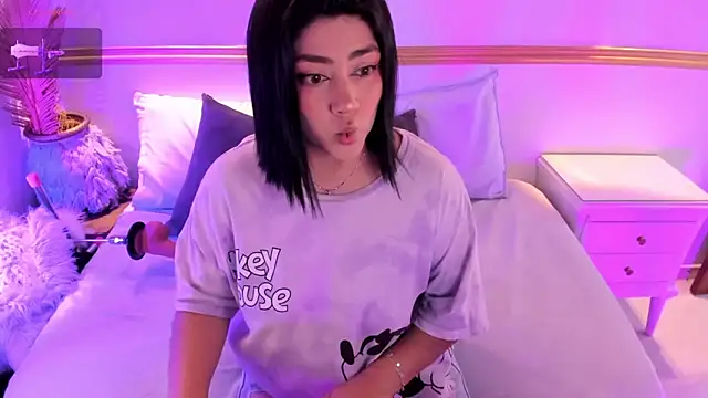 lucy26  online show from September 2025 01:49:01 AM