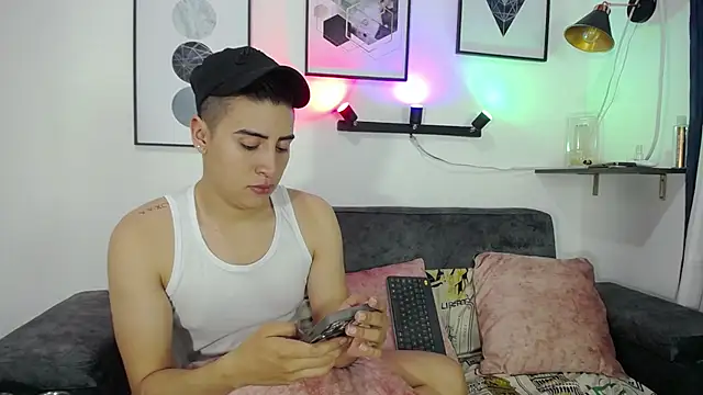 Snapshot of Tomas_and_liam chatting on December 2024 04:28:02 AM Tomas and liam online show from December 2024 04:28:02 AM