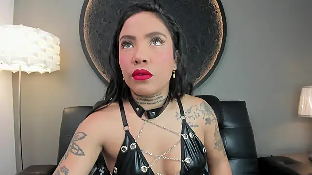 Snapshot of miss_vaiolette chatting on February 2025 11:01:02 AM miss vaiolette online show from February 2025 11:01:02 AM