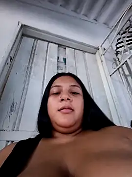 Snapshot of Edithxxx1 chatting on November 2025 10:32:02 PM Edithxxx1 online show from November 2025 10:32:02 PM