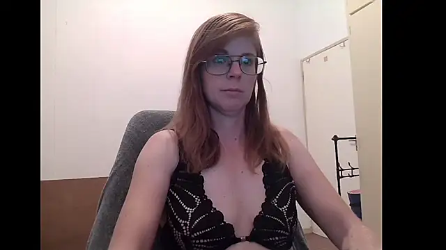 Snapshot of SavannaGirly chatting on May 2026 06:52:02 AM SavannaGirly online show from May 2026 06:52:02 AM