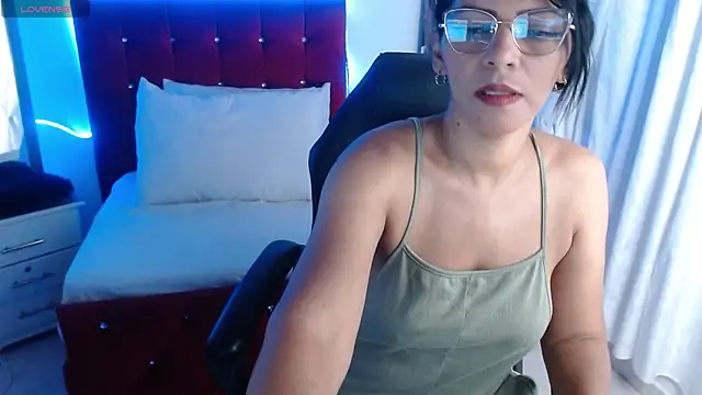 Wanda Milf online show from October 2025 05:02:02 PM