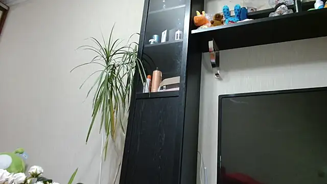 KiraGoldens online show from December 2025 06:18:01 AM