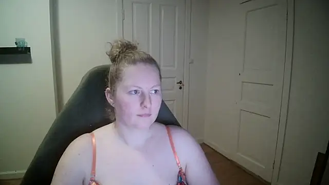 Girlnina-1995 online show from January 2025 07:34:02 PM