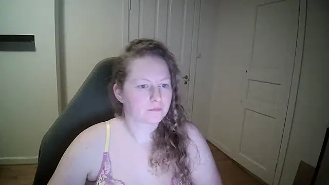 Girlnina-1995 online show from February 2025 06:28:01 PM