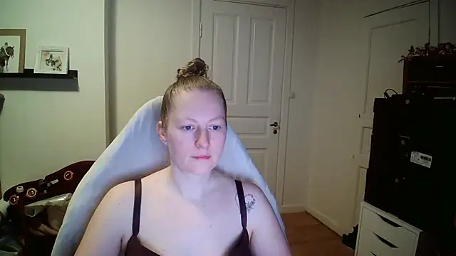 Girlnina-1995 online show from February 2026 07:25:02 AM