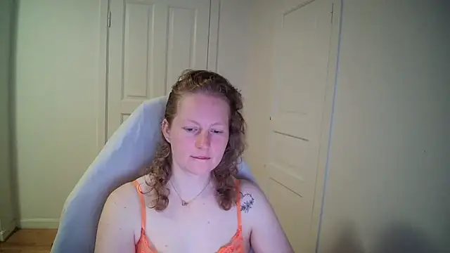 Snapshot of Girlnina-1995 chatting on April 2026 06:22:02 AM Girlnina-1995 online show from April 2026 06:22:02 AM