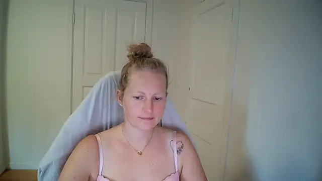 Girlnina-1995 online show from July 2026 10:39:01 AM