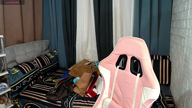 Snapshot of MagnificatMistress chatting on January 2025 12:39:01 AM MagnificatMistress online show from January 2025 12:39:01 AM