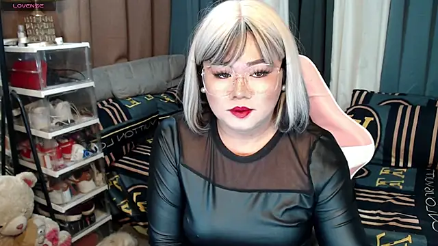 Snapshot of MagnificatMistress chatting on January 2025 05:19:01 PM MagnificatMistress online show from January 2025 05:19:01 PM