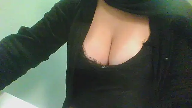 Snapshot of Chillbabee chatting on October 2025 10:43:02 PM Chillbabee online show from October 2025 10:43:02 PM