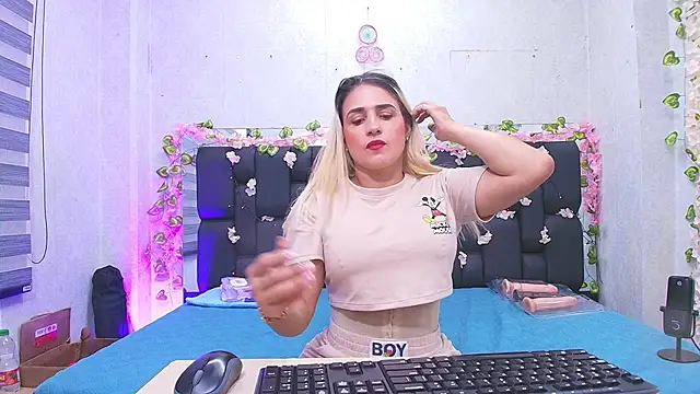 Snapshot of _carolina_fox chatting on September 2025 03:08:02 AM carolina fox online show from September 2025 03:08:02 AM