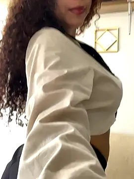 Snapshot of LilyBrunette chatting on September 2025 09:58:01 PM LilyBrunette online show from September 2025 09:58:01 PM