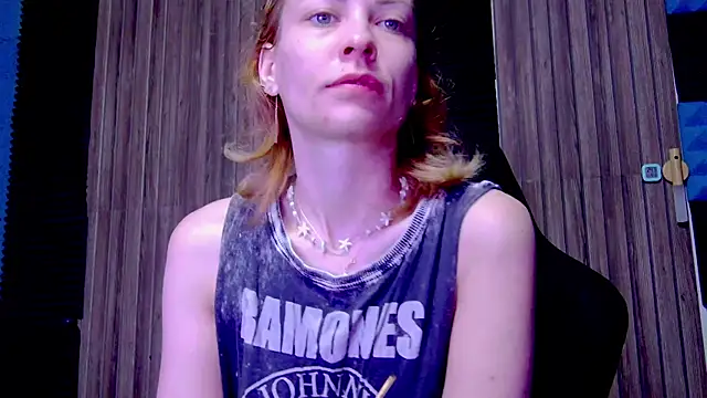 Snapshot of karo123421 chatting on March 2025 04:16:02 AM karo123421 online show from March 2025 04:16:02 AM