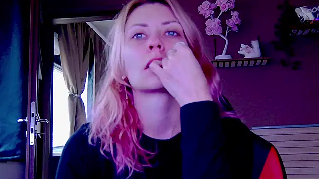 Snapshot of karo123421 chatting on December 2025 10:13:02 AM karo123421 online show from December 2025 10:13:02 AM