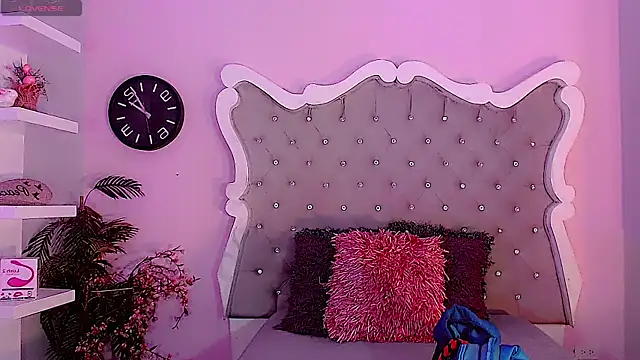 LeyXandrabraz online show from December 2025 08:35:01 PM