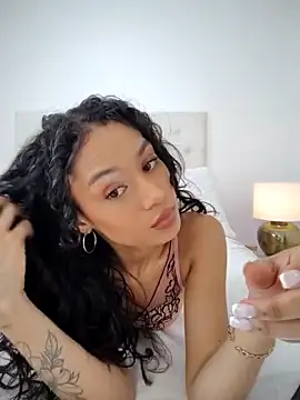 Leaberry online show from October 2025 08:20:01 PM