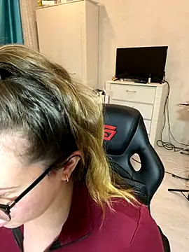 DienkaGreen online show from November 2025 06:44:02 PM