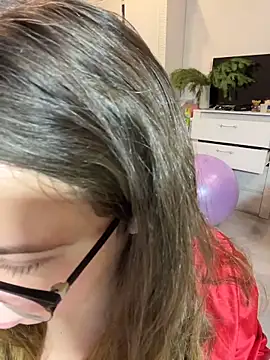 DienkaGreen online show from December 2025 04:40:01 AM