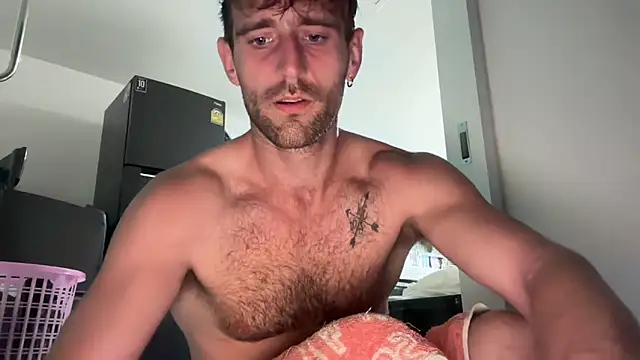 Snapshot of lukegunn chatting on January 2025 11:07:02 PM lukegunn online show from January 2025 11:07:02 PM