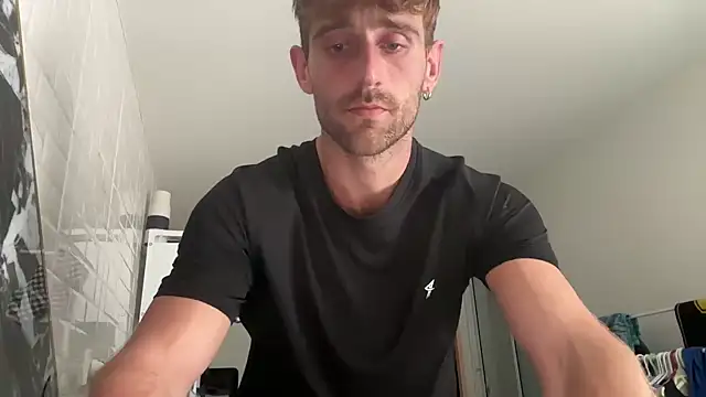 Snapshot of lukegunn chatting on January 2025 02:54:02 AM lukegunn online show from January 2025 02:54:02 AM