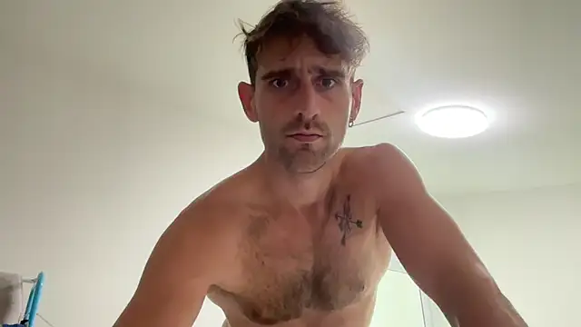 Snapshot of lukegunn chatting on January 2025 01:19:01 AM lukegunn online show from January 2025 01:19:01 AM