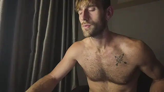 Snapshot of lukegunn chatting on September 2025 11:04:02 PM lukegunn online show from September 2025 11:04:02 PM