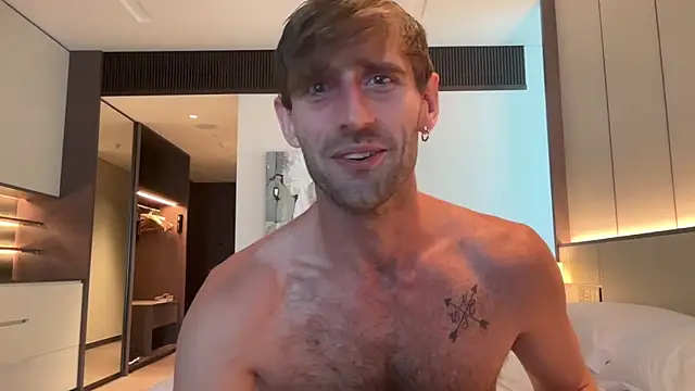 Snapshot of lukegunn chatting on October 2025 09:52:01 AM lukegunn online show from October 2025 09:52:01 AM