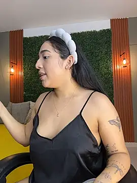 Amandanauty online show from December 2025 04:17:01 AM