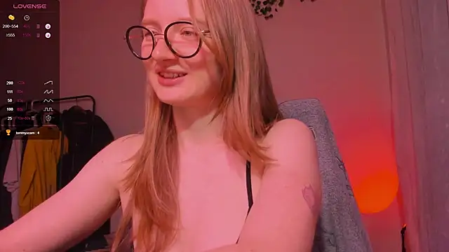 mollytuck online show from October 2025 01:51:02 PM