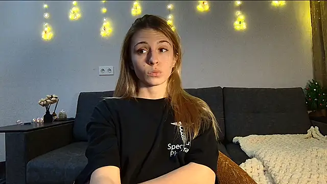 LovelyKatea online show from December 2024 02:42:02 PM