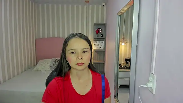 LORELAIGIVEN online show from October 2025 12:25:01 PM