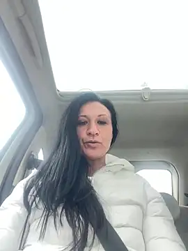 Snapshot of Luna-77 chatting on February 2025 12:33:02 PM Luna-77 online show from February 2025 12:33:02 PM