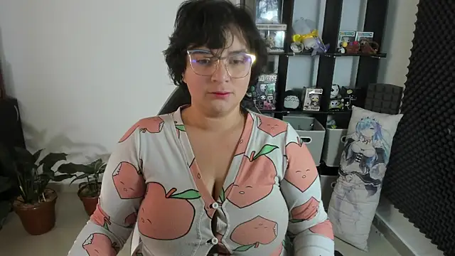 aika-dreams online show from February 2025 01:28:01 PM