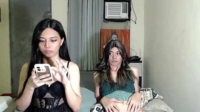 Snapshot of Urworldclasstrans chatting on November 2025 12:48:02 PM Urworldclasstrans online show from November 2025 12:48:02 PM