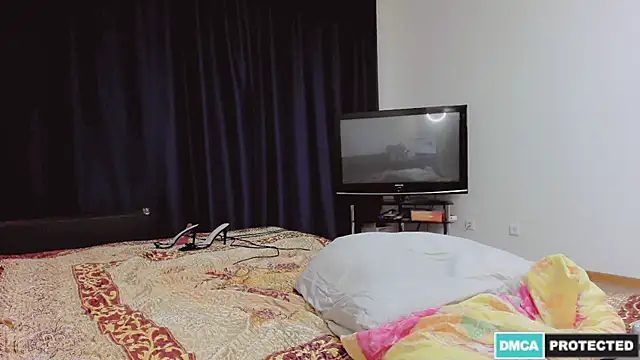 Larisa Sign online show from October 2025 11:36:01 PM