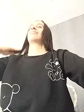 Amira Milker online show from March 2025 01:01:01 PM