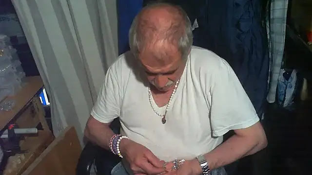 Snapshot of nonnomaturobisex chatting on May 2026 03:51:01 PM nonnomaturobisex online show from May 2026 03:51:01 PM