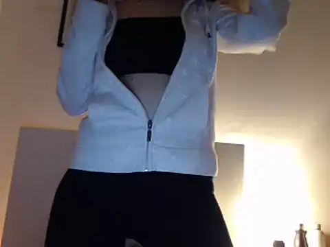 Snapshot of ocean_eyess_ chatting on November 2025 06:56:02 PM ocean eyess online show from November 2025 06:56:02 PM