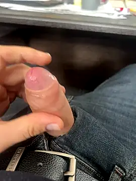 Snapshot of Vgma057 chatting on October 2025 10:47:01 AM Vgma057 online show from October 2025 10:47:01 AM