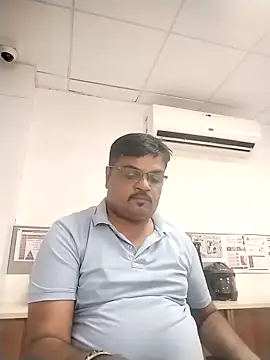Snapshot of Desi_Londa_143 chatting on October 2025 05:39:02 AM Desi Londa 143 online show from October 2025 05:39:02 AM