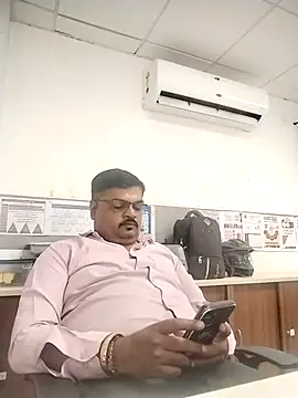 Snapshot of Desi_Londa_143 chatting on October 2025 05:08:01 AM Desi Londa 143 online show from October 2025 05:08:01 AM