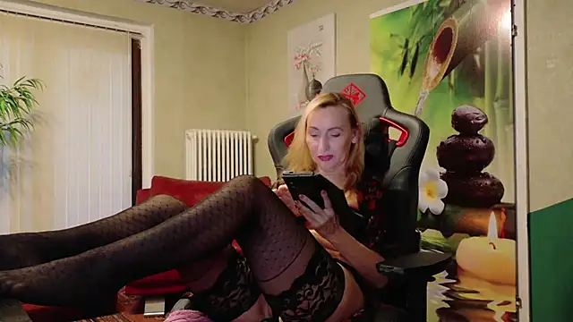 HotLana69 online show from October 2025 04:18:01 PM