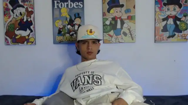 Snapshot of andersonZ998 chatting on February 2025 05:03:02 AM andersonZ998 online show from February 2025 05:03:02 AM