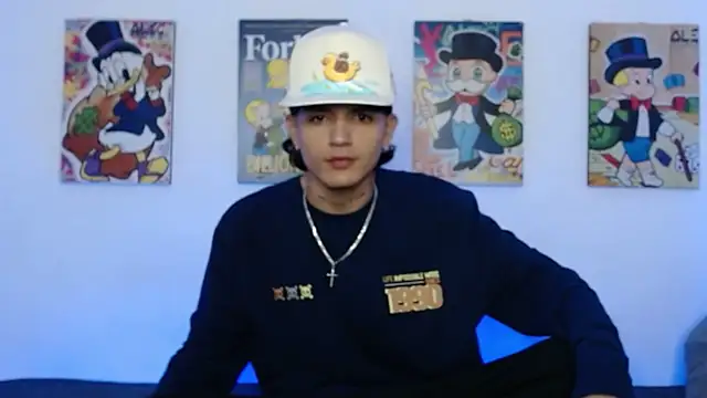 Snapshot of andersonZ998 chatting on February 2025 03:15:02 AM andersonZ998 online show from February 2025 03:15:02 AM