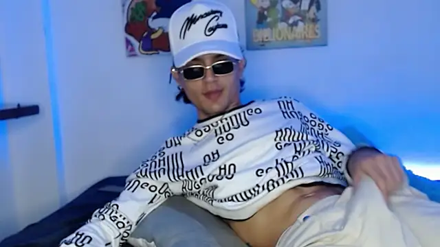 Snapshot of andersonZ998 chatting on February 2025 01:03:02 AM andersonZ998 online show from February 2025 01:03:02 AM