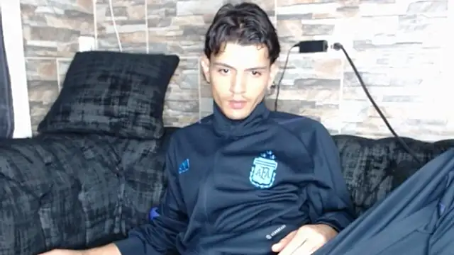 Snapshot of andersonZ998 chatting on March 2025 02:14:02 AM andersonZ998 online show from March 2025 02:14:02 AM