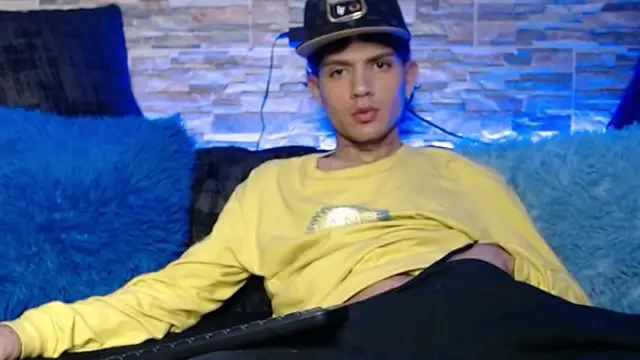 Snapshot of andersonZ998 chatting on March 2025 06:52:02 AM andersonZ998 online show from March 2025 06:52:02 AM