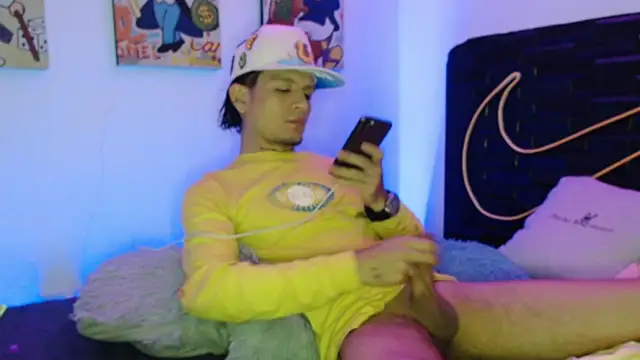 Snapshot of andersonZ998 chatting on September 2025 05:11:01 AM andersonZ998 online show from September 2025 05:11:01 AM